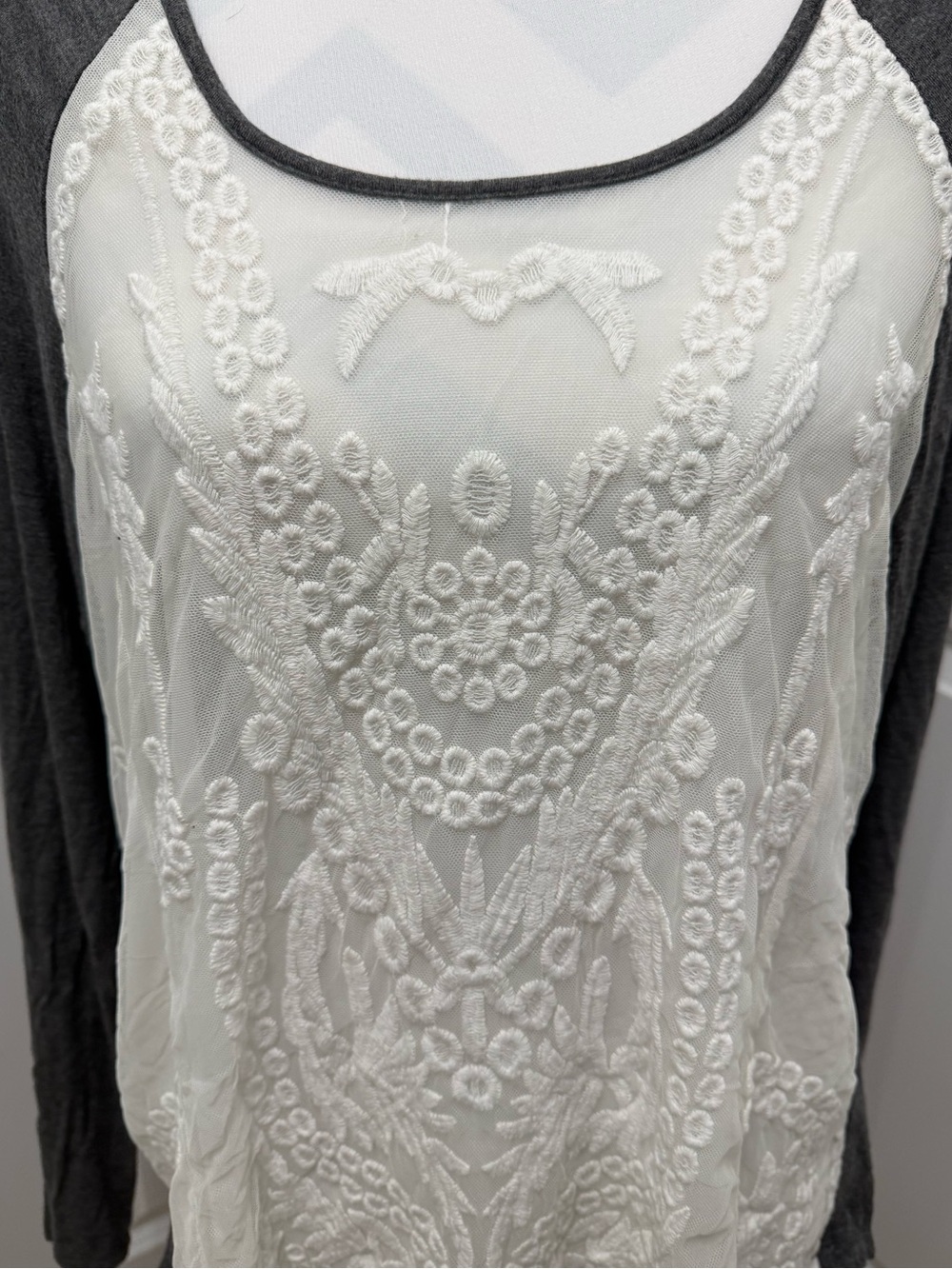 Venus Embroidered Layered Top - Picture 3 of 7